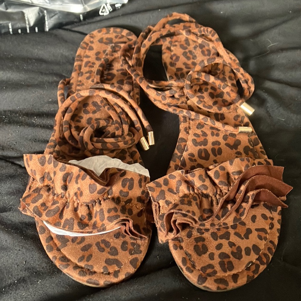Ankle toe sandals